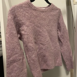 Lila tröja - Lila tröja från Zara i storlek S men skulle säga att den är mer som en XS