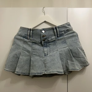 Denim kjol - Jätte söt denim kjol från H&M💕 Helt oanvänd utan prislapp, i väldigt bra skick och jätte bekväm💕 