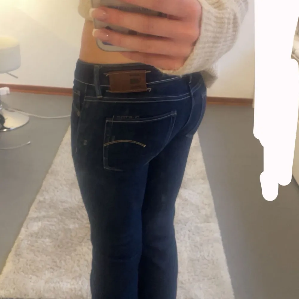 Lågmidjade bootcut jeans💕💕 Köpta second hand, bra skick! . Jeans & Byxor.