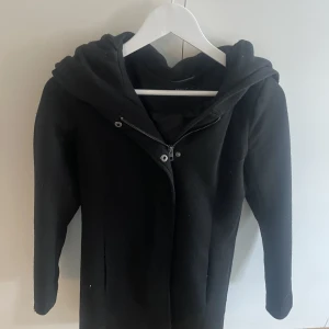 Kappa  - En kappa från only i storlek xs 