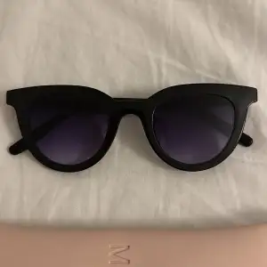 Solglasögon från minkpink, sparsamt använda
