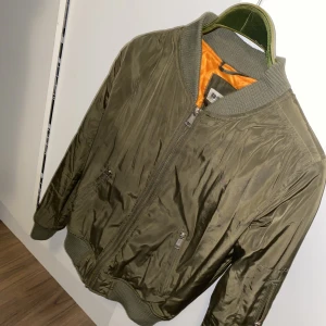 Bomberjacka  - Bomberjacka ifrån dmretro.