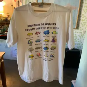 Den perfekta t-shirten för er fiskälskare. Mycket bra skick. storlek M