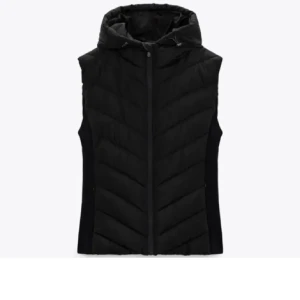 Zara väst - En fin väst från zara och den ser ut som ny!💕 köpte den för 399kr.