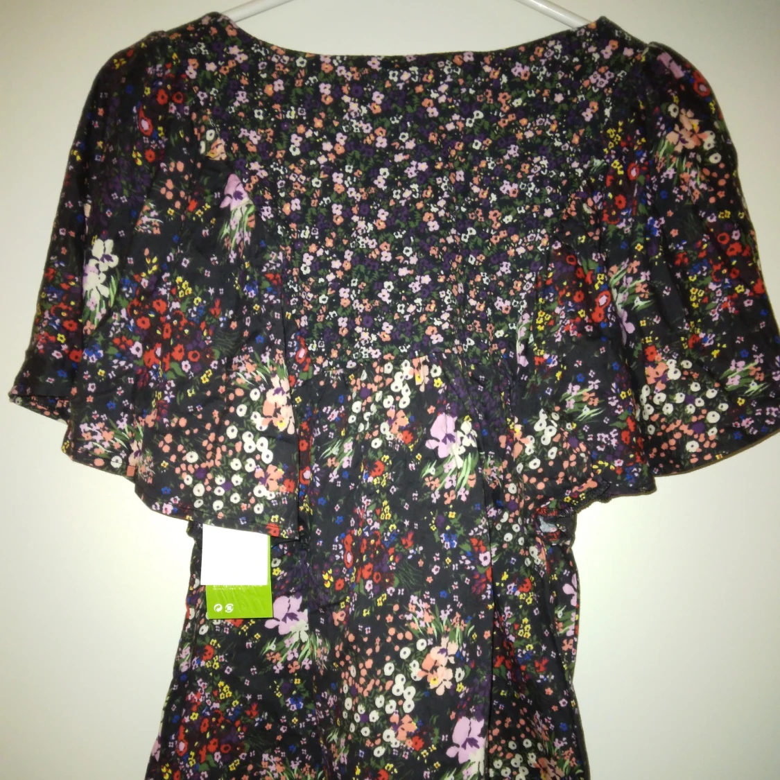 NY & oanvänd mörkgrå + flerfärgad blommig topp från Garden Collection. Strlk: XS - 2