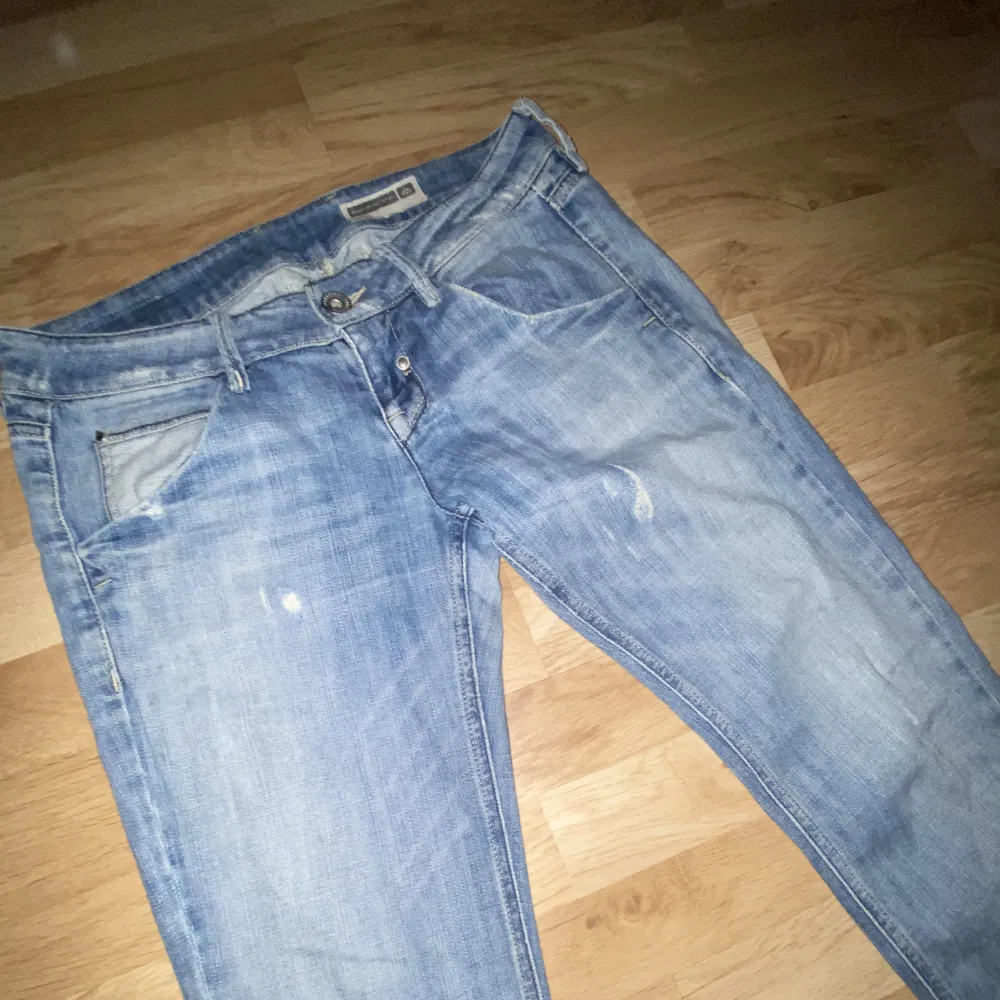 Köpta på Sellpy men tyvärr för stora.  Storlek 29  Hör gärna av er vid frågor💓. Jeans & Byxor.