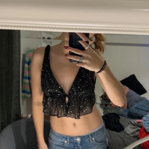 topp - sjukt snygg fest topp! Bar i ryggen!🩷🩷ny