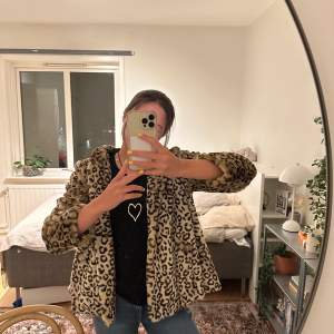 Leopardmönstrad unik jacka med trekvartsarmar, Såå fin🐆