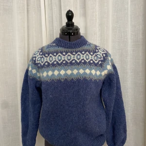 Vinter tröja  - Otroligt söt blå stickad tröja ! 