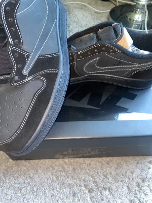 Jordan 1 black phantom - Säljer dessa då jag fick dom i present men dom inte passade mig så väljer att sälja dom