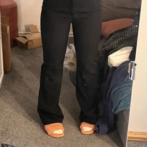 Kostymbyxor  - Kostymbyxor med pressväck. Använda endast ett fåtal gånger 