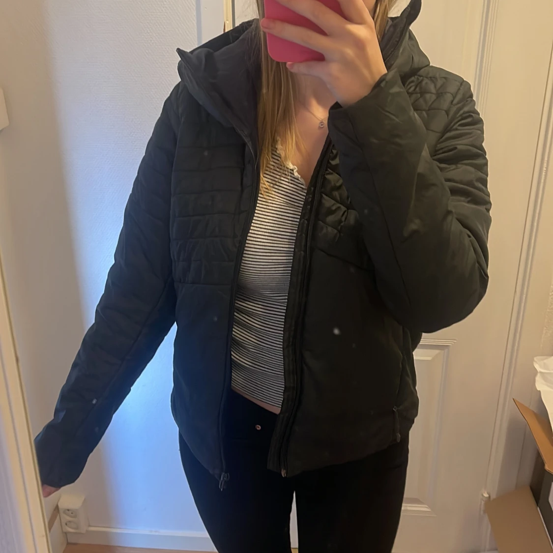 svart jacka från adidas