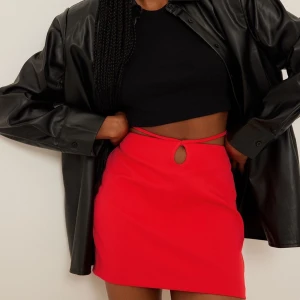 Nakd kjol - En kort röd kjol från nakd, prislapp kvar!❤️