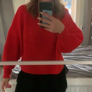 Stickad tröja  - Jättefin mysig tröja. Storlek S. Perfekt till julen❤️🙏🏻 från Mango. Använd 2 gånger 