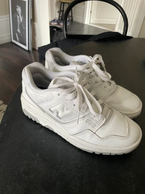 New balance 550 - Säljer mina new balance 550 då dem är lite tyvärr är lite små för mig. Strl 38,5