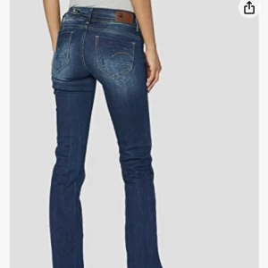 Gstar jeans  - Säljer dessa jeans men lite slitningar längst ner annars finns det inga andra defekter!💗köpta för 724kr