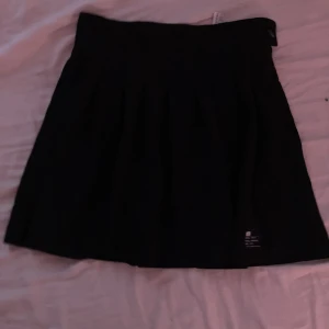 Kjol - Svart skjorta storlek S