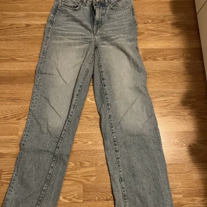 Blåa Jeans  - Säljer nu dessa blåa jeans, då dom inte längre kommer till användning. 