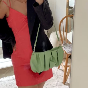 Rosa klänning från Zara strl s - Rosa klänning från Zara, strl s💗banden knyts i ryggen så går att justera som man själv vill!