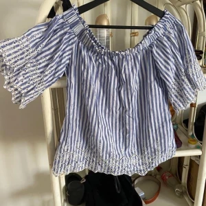 Off shoulder tröja - Jättesöt off shoulder tröja  Storlek 36 men passar 38 