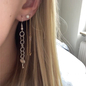 Örhängen  - Stockholmsstils smycken. Finns i olika storlekar och olika längd. Plopp ingår! Obs köpes styckvis!❤️