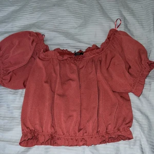 Topp - Topp från Gina tricot. 