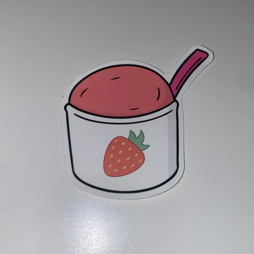 Säljer nu dethär jordgubbsglass klistermärket av skäl att det inte kommer till användning. Kontakta om du har några frågor❤️. Övrigt.