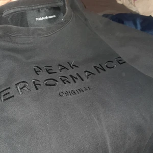 Peak performance original - Skit snygg tröja från peak performance, säljer pågrund av att den inte används.