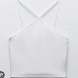 Zara linne - Zara linne som jag fick i present men passar inte min stil. Därav oanvänd och inga defekter. Linnet är i storlek L men sitter som på som en S. Frakt tillkommer.
