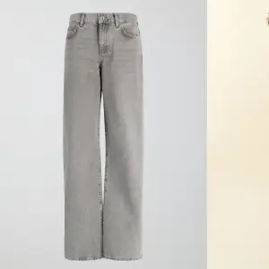 Lågmidjade/midrise ljusgrå jeans som är jättefina❤️