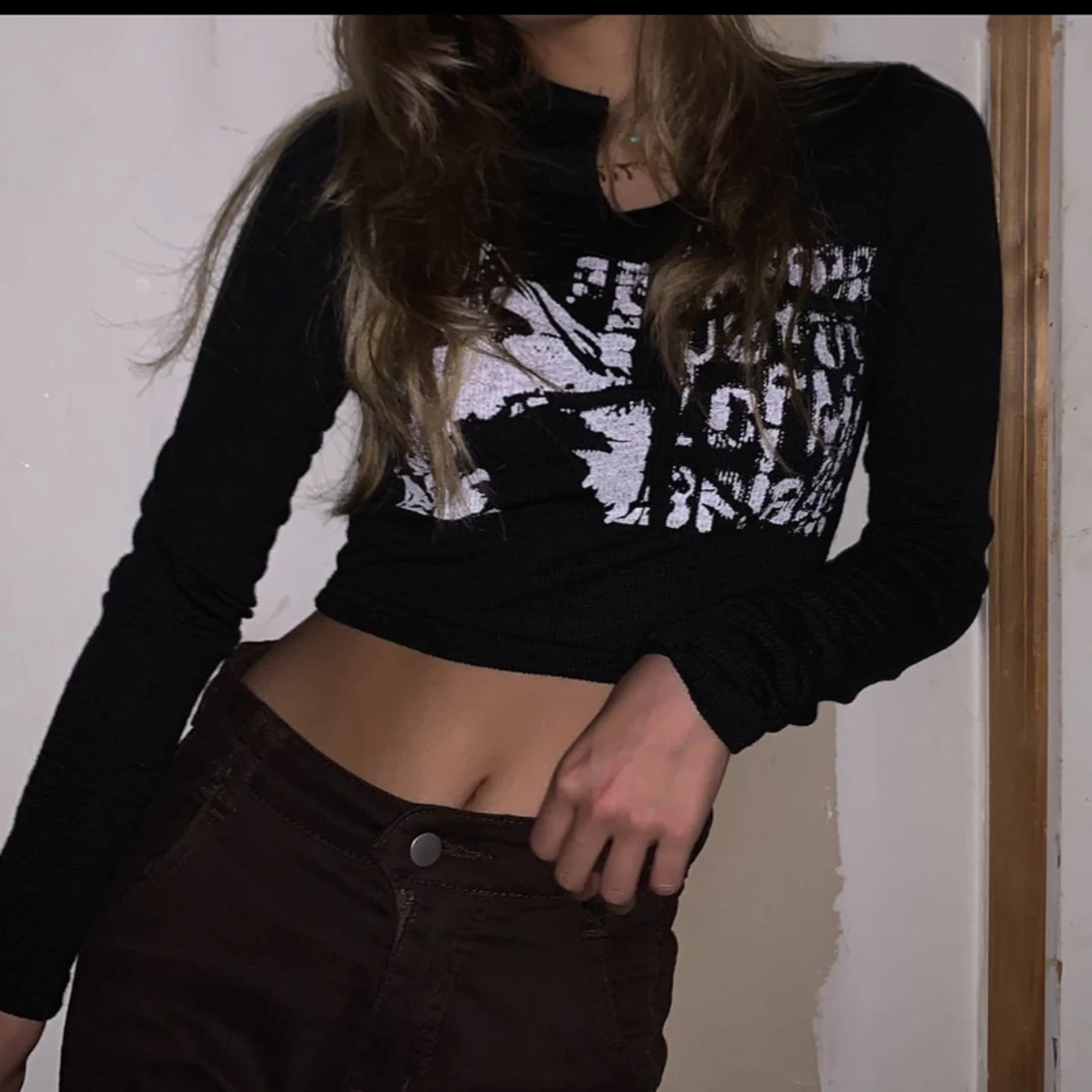 Svart tröja med vitt tryck