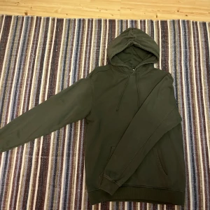Hoodie - Grön Hoodie från Vailent. Bra skick, inga defekter. Använd fåtal gånger.