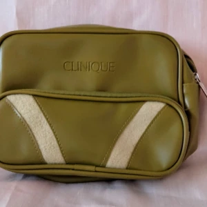 Vintage necessär från Clinique  - Helt oanvända sminväskor från Clinique. Finns 10 st