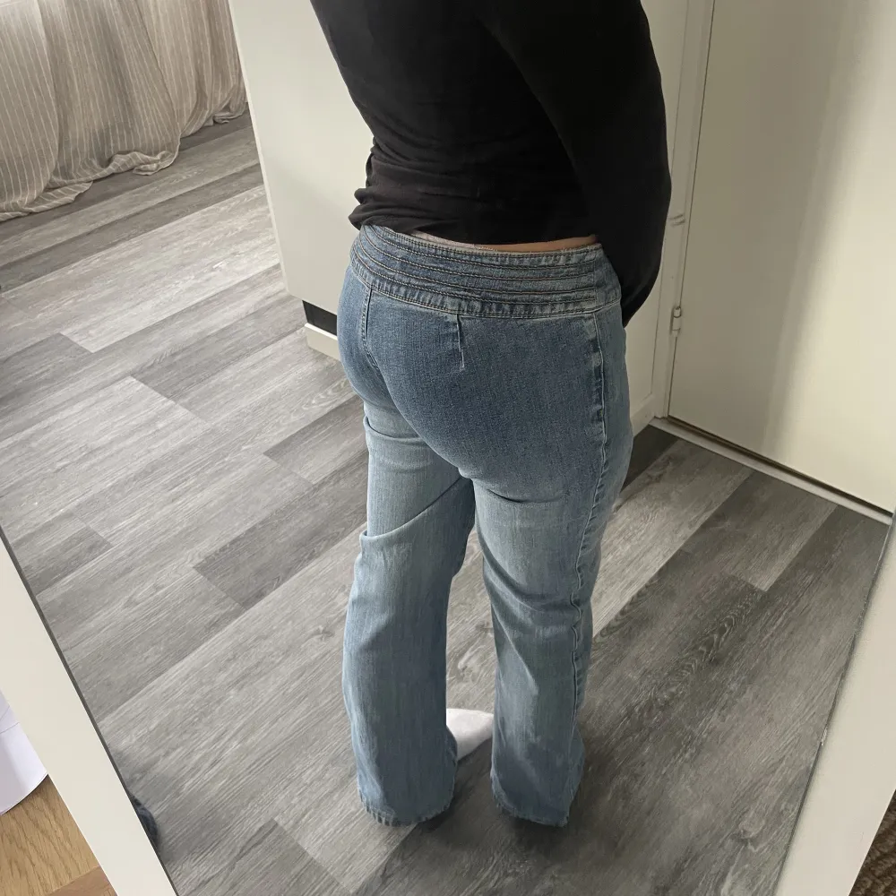 Lågmidjade jeans!!!! W27 ungefär❤️Passar mig som är XS. Jeans & Byxor.