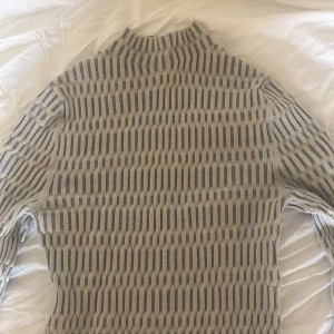 Weekday polo - Supersnygg polo från weekday