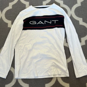 Gant tröja barn - Hejsan, jag säljer min gant tröja för att den är för liten för mig. Den är använd men i nyskick. 