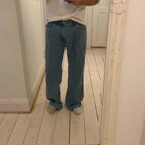 Weekday jeans - Bra skick, klippta ner till. 