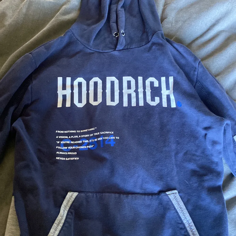 Hoodrich hoodie använd men bra skick inga fläckar eller annat storlek s . Hoodies.