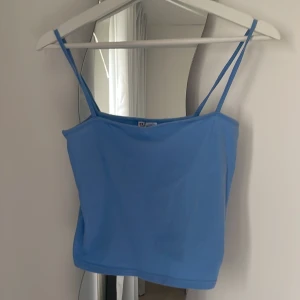 Blått linne - 🌟En fin blå topp, aldrig använd, stl s🌟