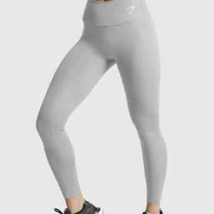 Gymshark träningstights - Grå träningstights från gymshark i storlek S🤎 Använt fåtal gånger 