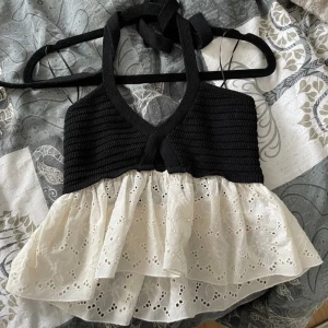 Zara topp - Säljer denna topp från zara som jag köpte förra sommaren!💕💕