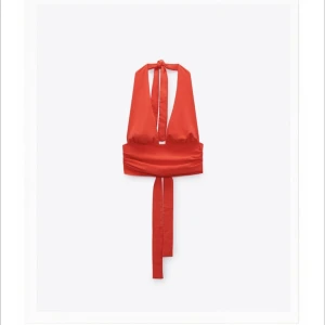 Zara topp - Säljer min topp från zara så ja råkade köpa 3 stycken.. väldigt fin och sitter prefekt