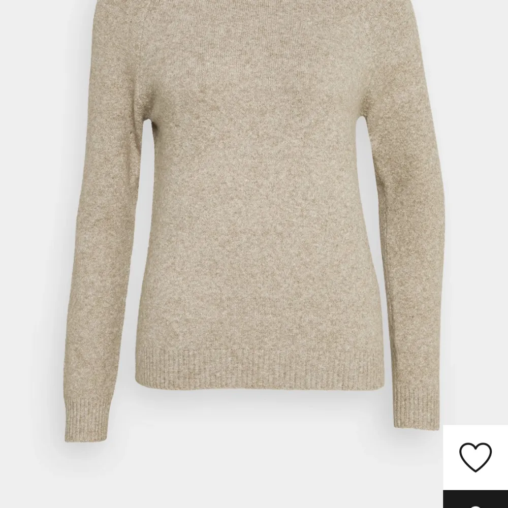 Säljer en jätte fin stickad tröja från Vero Moda, i ett jätte fint skcik!! För fler bilder är det bara att kontakta💕. Stickat.