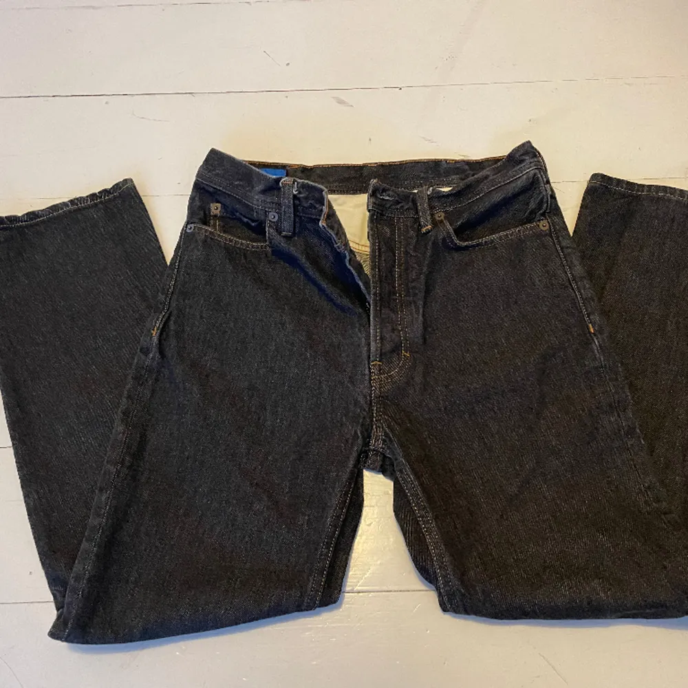 Log black jeans Nyskick  Stl 24/32  Lösare passform . Jeans & Byxor.