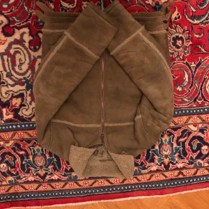 Army Jacket/US Air Force Märke: Identity - Bra skick, ganska varm, M men funkar som L. Pris kan diskuteras!