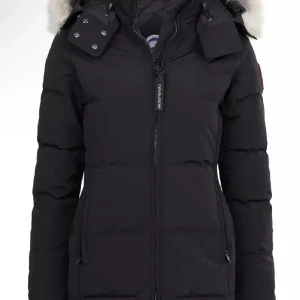 Canada Goose - Säljer min jättesköna varma Canada goose vinterjacka då jag tröttnat på modellen. Jackan är i väldigt bra skick. Var inte rädd att ställa på frågor!