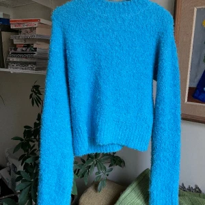 Monki boucle tröja storlek S - Hej! Säljer en superfin boucletröja från monki, storlek S. Knappt använd.
