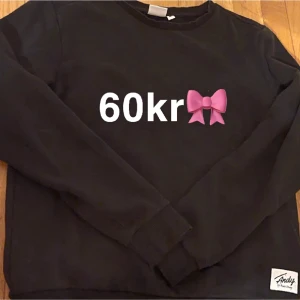 Svart collegetröja  - Svart collegetröja från Andy