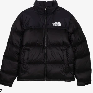 The North face jacka - Säljer nu min the north face jacka då den inte kommit till användning.  Nyskick då den knappt är använd☺️  Nypris: 2899:-