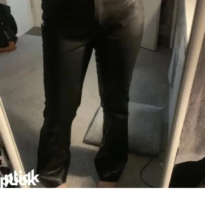 Skinn byxa  - Säljer mina Lågmidjade skinn byxor 